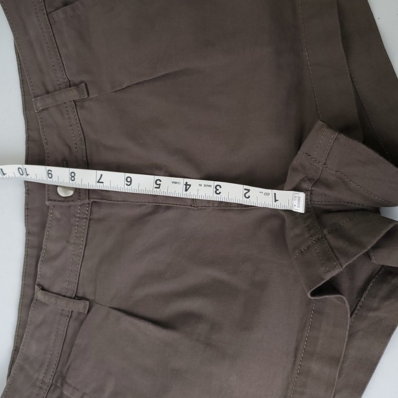 Lascana Shorts Pleat Front - Picture 9 of 9